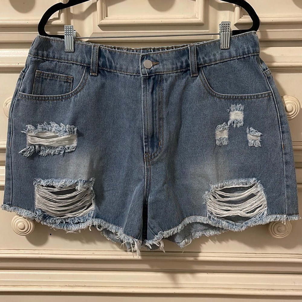 Nwot Ladies SHEIN Jean Shorts.